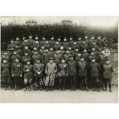 Photographie de groupe des officiers du 11e régiment d'artillerie lourde coloniale (11e RALC).