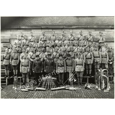 Les musiciens du 158e régiment d'infanterie.