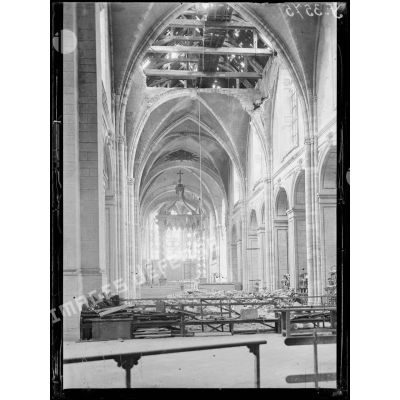 Verdun (Meuse). Intérieur de la cathédrale. Nouvel éboulement du toit. [légende d'origine]