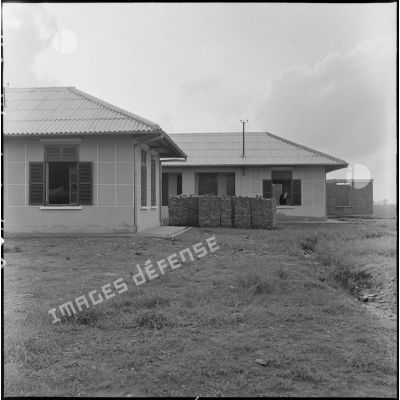 Aux abords d'Hanoï, dans le district de Gia Lam, la base aérienne s'agrandit en vue de l'arrivée de renforts aériens.