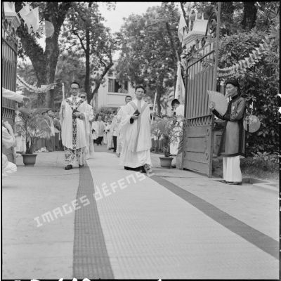Vues d'Hanoi le 21 juin 1954 et Fête de dieu le 21 juillet 1954.