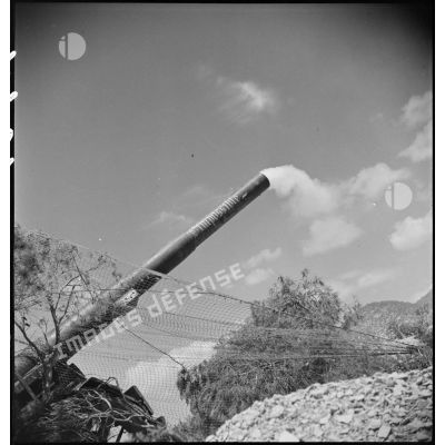Un canon de 155 mm GPF, baptisé L'impossible, d'un régiment d'artillerie d'Afrique, vient de tirer dans la région de Zaghouan.