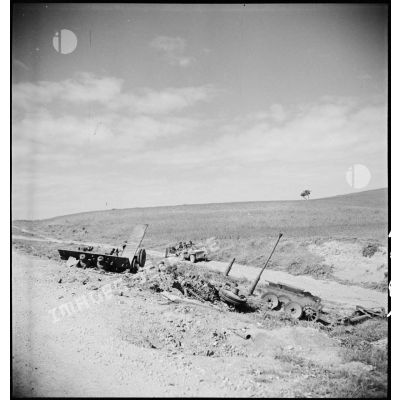 Débris d'un char allemand dans la région de Zaghouan.