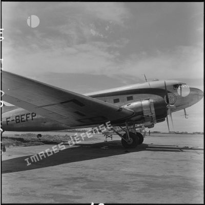 Avion Dakota affrété pour l'évacuation de la population nord-vietnamienne vers Saigon.