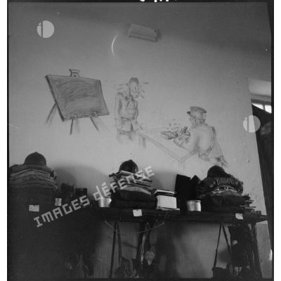 Scène humoristique peinte sur le mur d'une chambrée de l'école d'élèves aspirants de Cherchell.