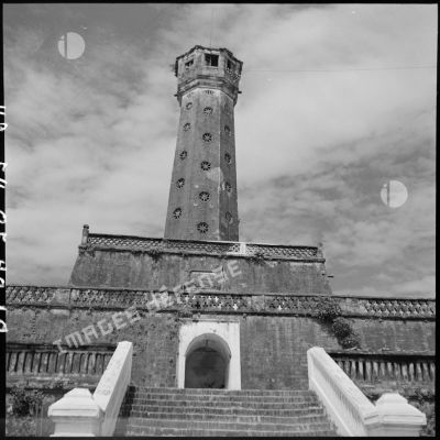 La tour au drapeau de la cité impériale de Thang Long.