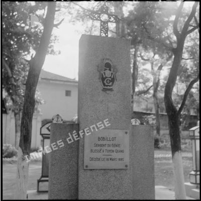 La tombe d'un sergent du génie au cimetière du Grand Bouddha.