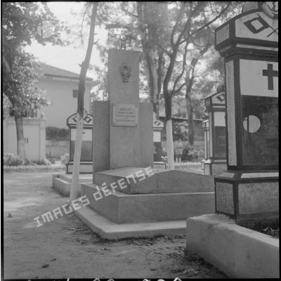 La tombe du sergent Bobillot, décédé le 18 mars 1885, au cimetière du Grand Bouddha.