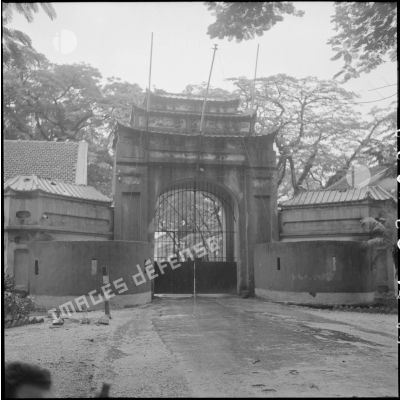 Porte monumentale de la citadelle d'Hanoï.