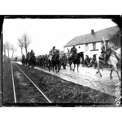 Route de Lure à Recologne (Haute-Saône). Prisonniers faits à l'affaire d'Altkirch le 7 novembre 1917. [légende d'origine]