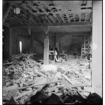 Le dispensaire ophtalmologique situé boulevard Cervantès, dévasté par le bombardement allemand d'Alger du 24 novembre 1942. L'établissement dépend de l'association nord-africaine pour l'enseignement des aveugles.