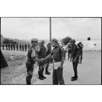 Visite d'un colonel au bataillon français de la FINUL au Liban sud.