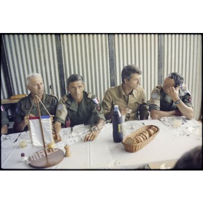 Un repas au bataillon français de la FINUL au Liban sud.