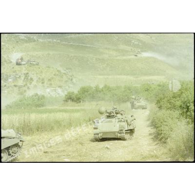 L'avance des divisions blindées israéliennes lors de l'opération "Paix en Galilée" au Liban sud.