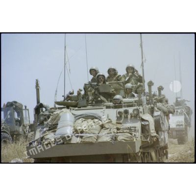 M-113 israéliens lors de l'opération "Paix en Galilée" au Liban sud.