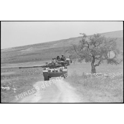 La progression des Centurion israéliens au Liban sud lors de l'opération "Paix en Galilée".