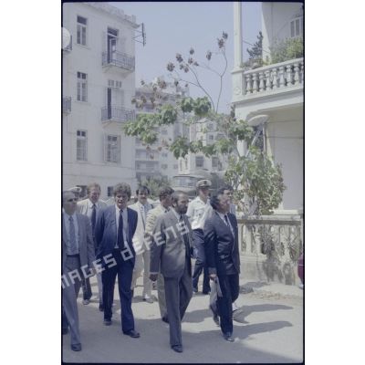 Georges Lemoine et une délégation visitant le collège français de Beyrouth.