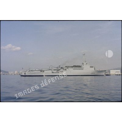 Le TCD Orage quitte la rade de Toulon pour le Liban.