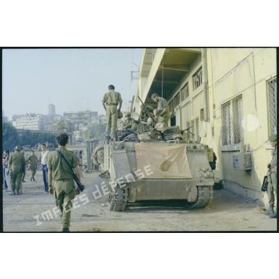 Soldats de l'armée israëlienne dans la zone portuaire de Beyrouth.