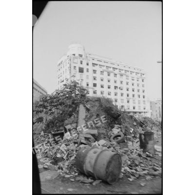Vue sur des quartiers d'habitation de Beyrouth-Ouest, touchés par les bombardements.