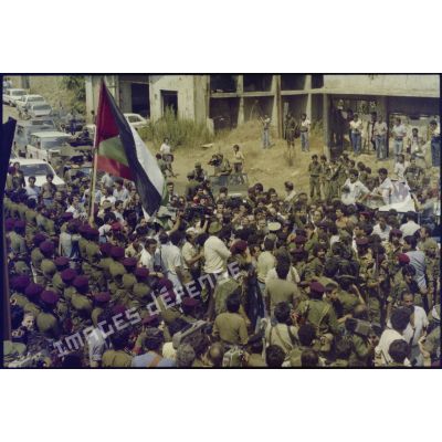 Arrivée de Yasser Arafat dans le port de Beyrouth avant son évacuation de la ville.