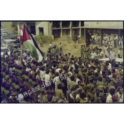 Arrivée de Yasser Arafat dans le port de Beyrouth.