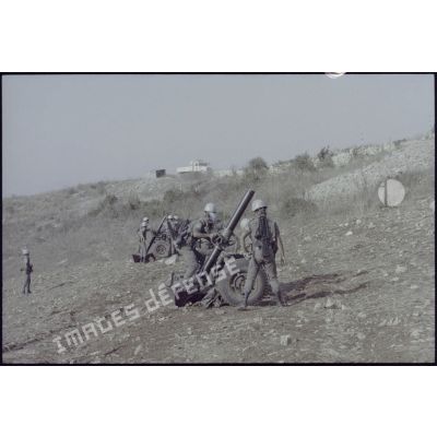 Batteries d'artillerie de 120 mm au Sud-Liban.