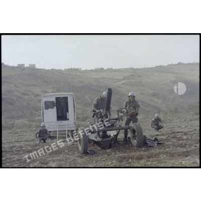 Batteries d'artillerie de 120 mm au Sud-Liban.
