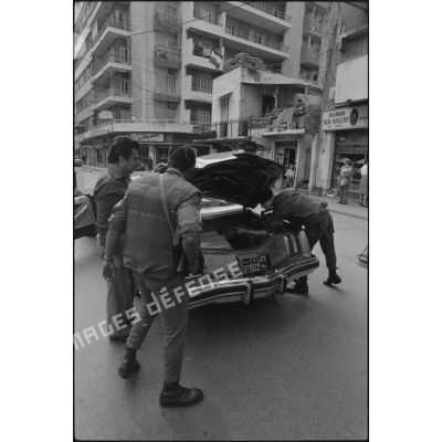 1er RIMa contrôlant un véhicule civil, Beyrouth.