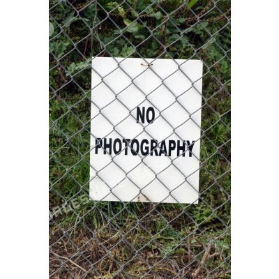 Panneau d'interdiction de photographier au village de Malina Malaa.