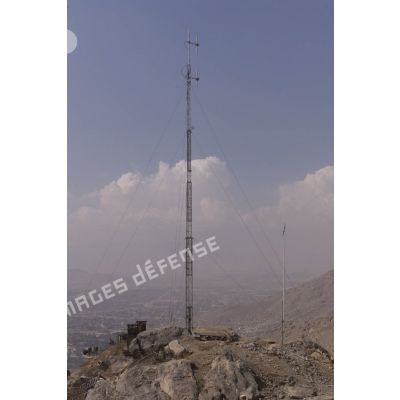 Antenne de l'émetteur de radio-télévision de Kaboul installé sur le mont Marka.