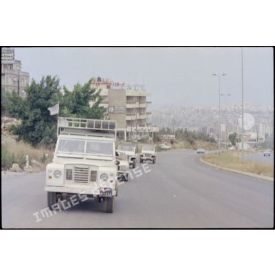 Jeeps du DETOBS sur la route de Damas, Beyrouth.