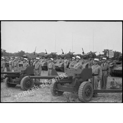 Légionnaires du 1er REC lors d'une prise d'armes près de la forêt de la Mamora.
