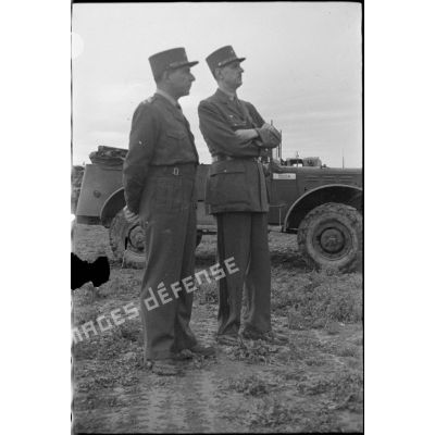 Le général De Gaulle et le général de Lattre de Tassigny.