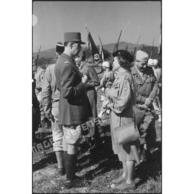 Le général de Gaulle et Mme Catroux.