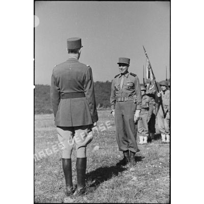 Le général Juin et le général de Gaulle.