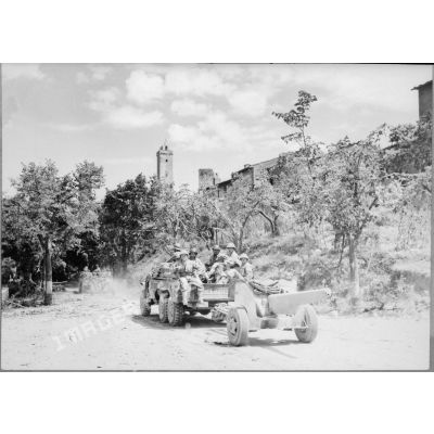 Entrée des troupes françaises dans San Gimignano.