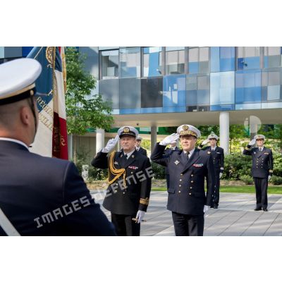 Honneurs rendus à l'amiral Christophe Prazuck, CEMM (chef d'état-major de la Marine), et à son homologue polonais Miroslav Mordel, lors de sa visite à Balard.