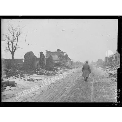 La Targette (Pas-de-Calais). Route de Béthune à Arras, vue vers le nord. [légende d'origine]