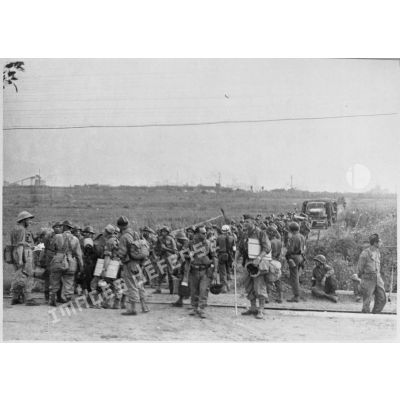 Soldats du 3e RTA après le débarquement.