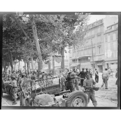 Arrivée des troupes françaises Allées de Meilhan.
