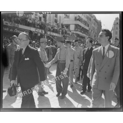 Après la libération, revue des troupes à Marseille.