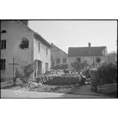 Les soldats, probablement de la 3e DIA, arrivent dans le village de Goux-lès-Dambelin non loin de Montbéliard début septembre 1944.
