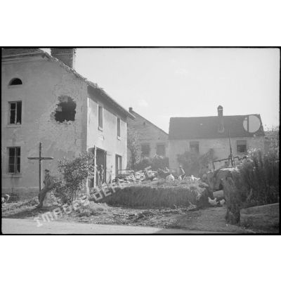 Les soldats, probablement de la 3e DIA, arrivent dans le village de Goux-lès-Dambelin non loin de Montbéliard début septembre 1944.