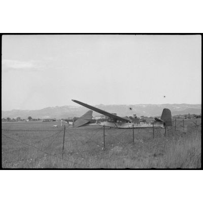 Des planeurs DFS-230 du Luftlandegeschwader 1 sur un terrain d'aviation de Valence.