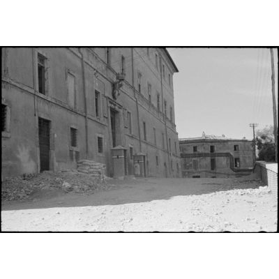 A Monterotondo, le palais Orsini après les affrontements entre les soldats italiens et les parachutistes allemands.