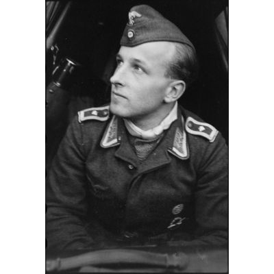 Portrait du pilote de planeur DFS-230, lors du voyage en train du 8./Luftlandegeschwader 1 (8./LLG1).