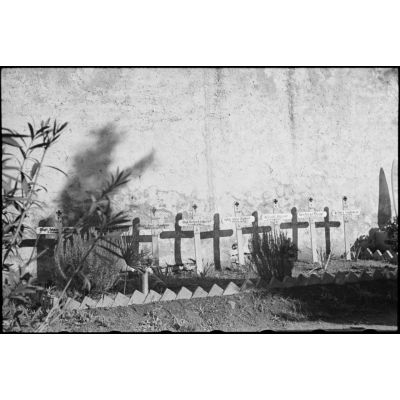 Les tombes de parachutistes de la 2.Fallschirmjäger.Division du 5e, 6e, 7e et 8e "Bataillon" du Fallschirmjäger.Regiment.6 tombés le 9 septembre 1943, lors des combats pour la capture de Rome.