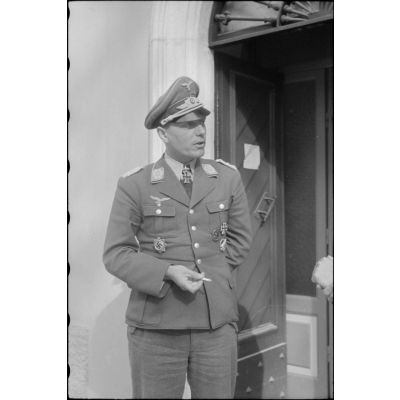 Portrait du colonel (Oberst) Karl-Lothar Schulz, commandant le 1er régiment aéroporté allemand (Fallschirmjäger-Regiment 1).