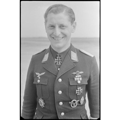 Portrait du sous-lieutenant (Leutnant) Otto Leupert, pilote (Flugzeugführer) du 1.(K) / Lehrgeschwader 1.